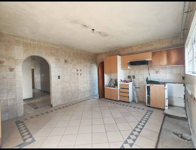 5 BEDROOM FREESTANDING FOR SALE IN TONGAAT BEACH